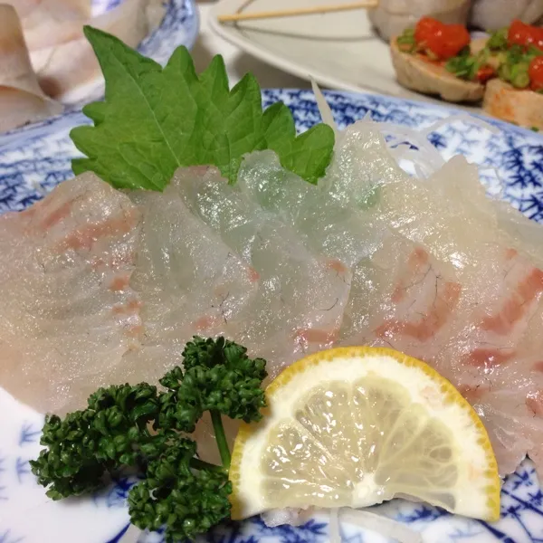 今日の魚は鯛のお造りなり！
これも１４９円です。
魚屋さんありがとう…
(=^ェ^=)|うぉずさん