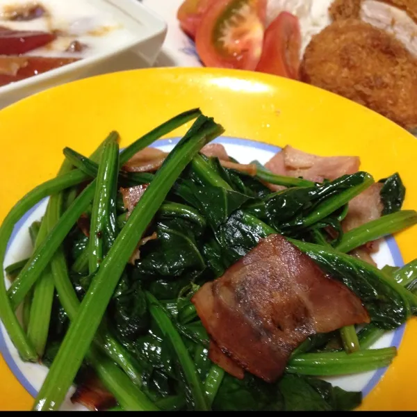 ほうれん草のバター炒めなり！
ここいらで野菜の補充デスよ！
(=^ェ^=)|うぉずさん