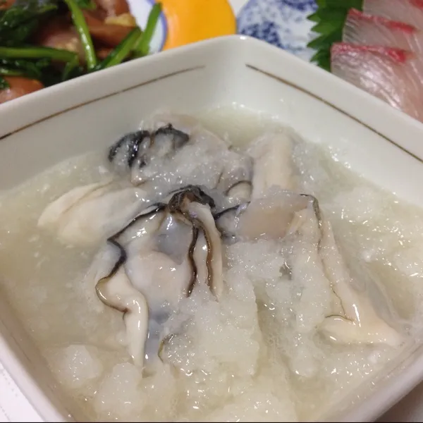 カキ時雨れなり！
たっぷりの大根おろしにポン酢をかけて頂きましたぁ〜
メッチャ美味しいよぉ〜
(=^ェ^=)|うぉずさん