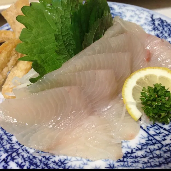 Snapdishの料理写真:今日の魚はカンパチのお造りなり！
これも１４９円…
お魚屋さんに感謝っ！
(=^ェ^=)|うぉずさん