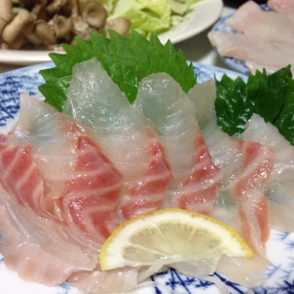 今日の魚は鯛のお造りなり！
いつもながら、コレで１４８円なり！
魚屋さんありがとう…
(=^ェ^=)|うぉずさん