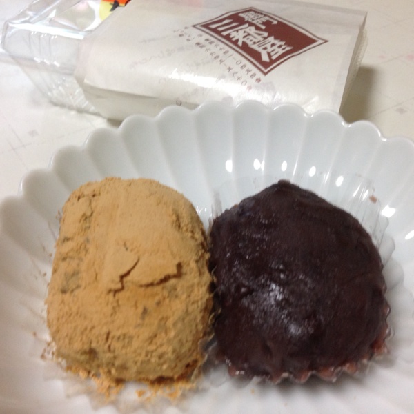 黒門 三都屋さんのおはぎなりん ここのも美味しいけど きな粉のおはぎは やっぱり千日前の玉製屋のが美味しいねぇ玉製屋さんは おはぎの専門店だから当たり前だけどねぇ ェ うぉず Snapdish スナップディッシュ Id P1lvka