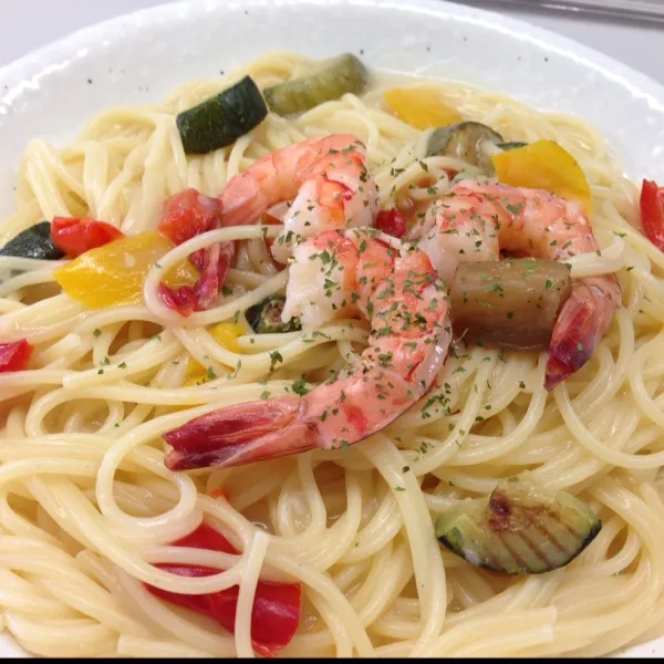 お昼はエビのクリームパスタなり！
iPhone５で撮った写真だけど、４Ｓと違いがあるのかなぁ〜
４と４Ｓはかなり違ったけのねぇ〜
(=^ェ^=)|うぉずさん