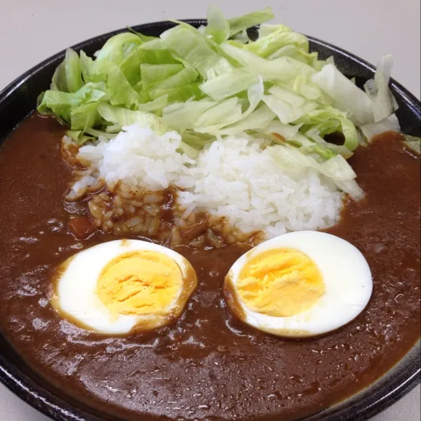 Snapdishの料理写真:お昼は玉子カレーなり！
なんか急にゆで卵（しかも固茹での…）が食べたくなったダヨ！
んで、レトルトのカレーを温めるついでにゆで卵も…
(=^ェ^=)|うぉずさん