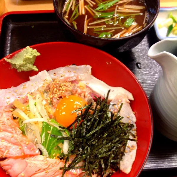 Snapdishの料理写真:あぶり丼
サーモン・鯛・ハマチとかとか。。
最後は出し茶漬けで！|ぃちさん