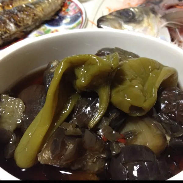 ナスの炊いたん…
甘辛く炊きましたよ！
ん〜美味しいよぉ〜
(=^ェ^=)|うぉずさん