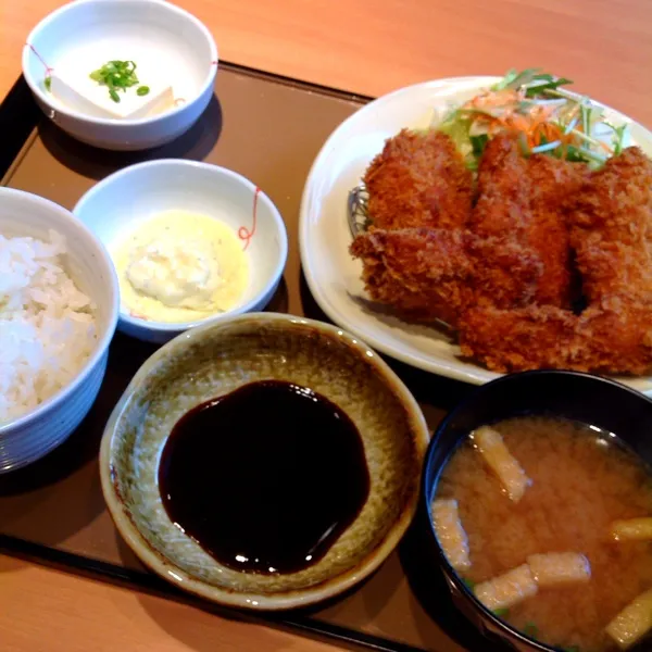 定番のとりカツ定食！！
うんっんまい♪( ´▽｀)|ぃちさん