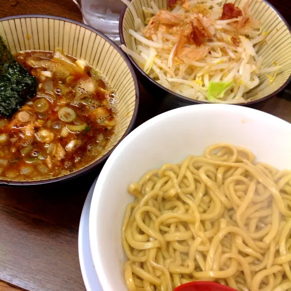 行こうと思ったつけ麺屋が定休日(꒦ິ⌑꒦ີ)
んでまたココ。
野菜増し！あつもり！！うまいよ♪( ´▽｀)|ぃちさん