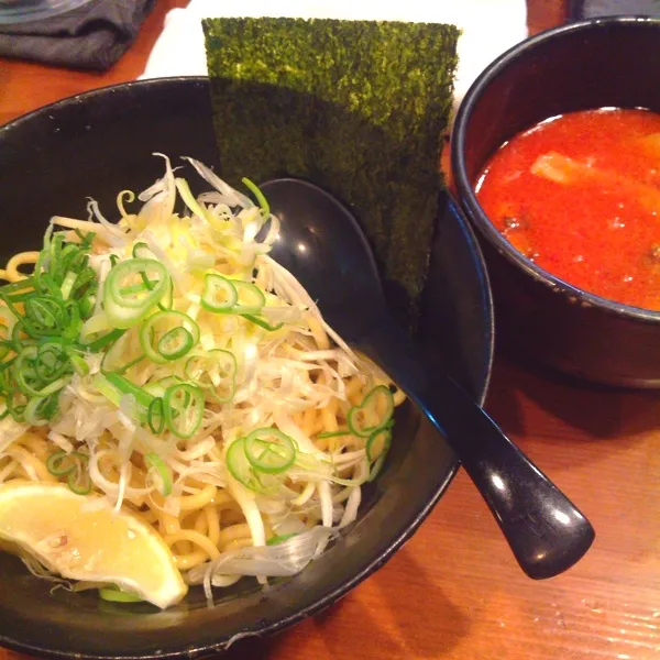 秋冬限定みそ火山つけ麺！
ほんとは違う店に行きたかったんやけど、スープ売り切れで、こちらのお店に。
う〜ん..ちょい残念(●･̆⍛･̆●)|ぃちさん