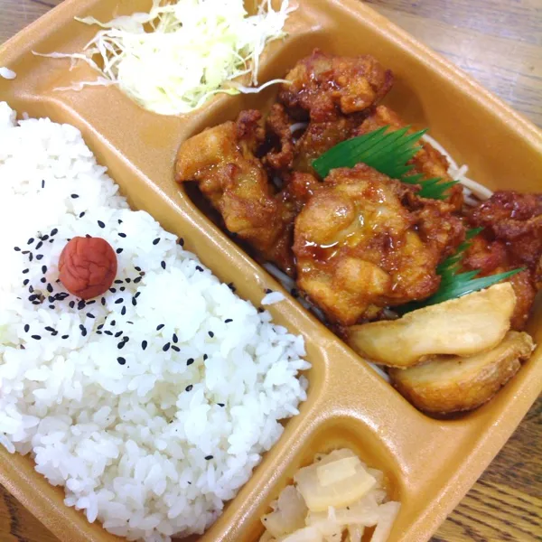 から揚げ弁当！！
ゆずしょうゆがうまいっ♪( ´▽｀)|ぃちさん