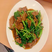 Snapdishの料理写真:空心菜炒牛肉|Yi Jen  Kuanさん