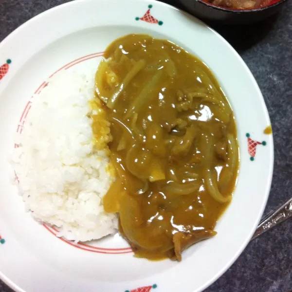 昨日 作るつもりだったカレー
材料が無事だったので 今晩
と思ったら 作りかけで 娘が肉じゃがも食べたい！と言うので 明日の昼ご飯用に半分にして作り置き ちょっと味見|mayuさん