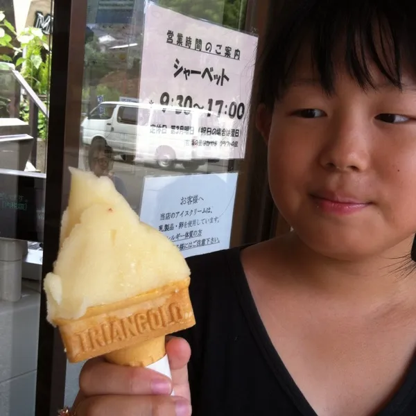 弟の残したバニラももちろん食べた(^◇^;)
σ(^_^;)のももちろん味見した|mayuさん