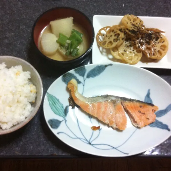 Snapdishの料理写真:まぁまし マトモな食事？💦
ここのとこ 割りとジャンクな食事をしてたと思ったのに 数日で地味に体重が減ってた...この減り方は
たぶん すぐに元に戻るな|mayuさん