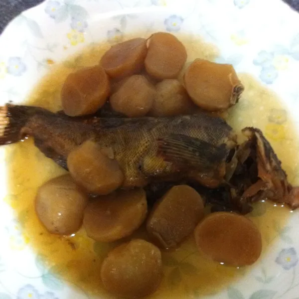 Snapdishの料理写真:昨日釣った魚で煮付けと唐揚げ
どっちも骨ごといけるように作ってみた(*^^*)
刺身の残骸も骨せんべいに♪
結果 食べ切れず...保存して明日も食べるかな(^_^;)|mayuさん