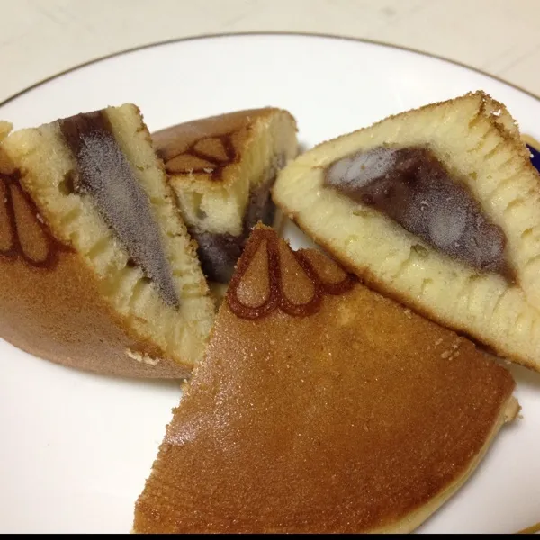 アイスどら焼きっ！
普通のどら焼きにジップロックが付いてて、それに入れて冷凍して食べるらしい…
説明通りやってみたけど、餡子は冷たくて美味しいけど、生地の方がモソモソ感が強調されてイマイチのやうな…|うぉずさん