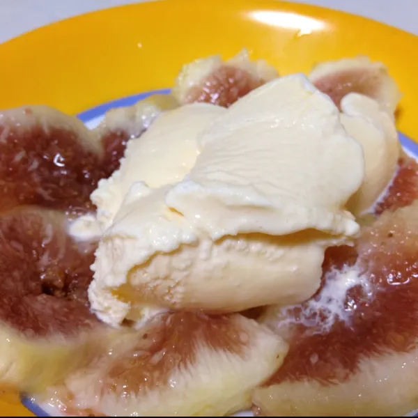 すっかりバニラアイスとラム酒にハマっている今日この頃…
もっちろんイチジクもバニラアイスとラム酒で…
今度はコンポートでやってみようかなぁ〜
(=^ェ^=)|うぉずさん