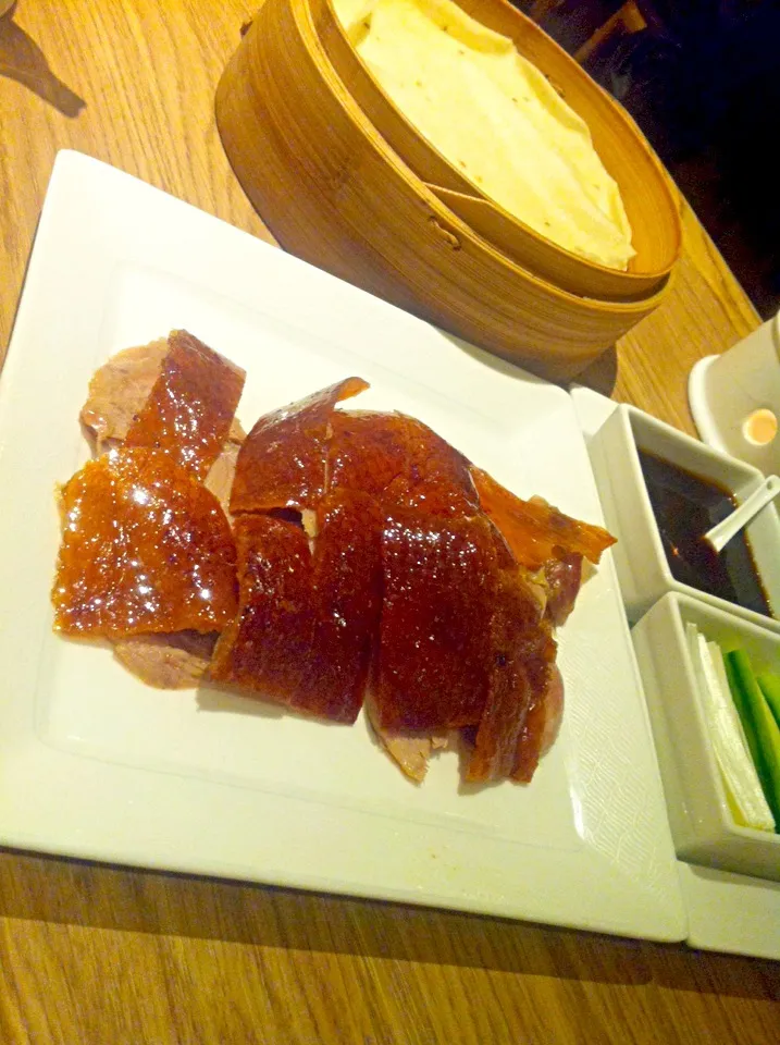 Barbecued Peking duck - sliced crispy duck skin|skyblueさん