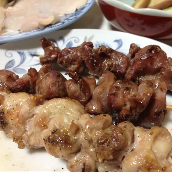 Snapdishの料理写真:お酒のアテは砂ズリとせせりの焼き鳥なり！
塩で焼いて、七味をパラリと…
(=^ェ^=)|うぉずさん