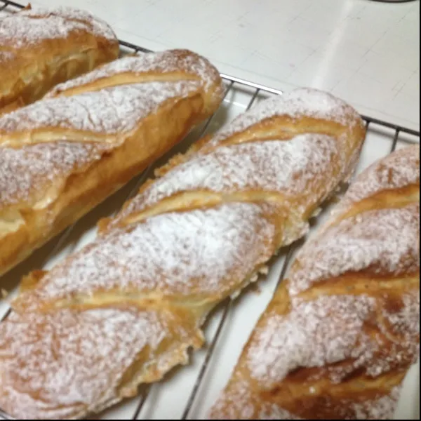 フランスパンのような何か…
ん〜中々思うように焼けないモノですねぇ〜
明日からの朝食用です…
(=^ェ^=)|うぉずさん