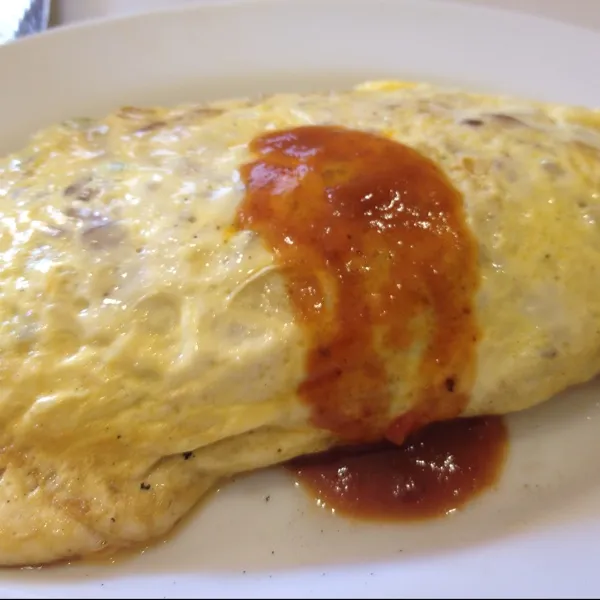 今日もキッチンが使えなかったので、事務所の近所の洋食屋さんでオムライスなり！
良い感じの老夫婦がやってる店なんだけど…
オムライスの玉子がメッチャ油っこかったよぉ〜
残念…
(~_~;)|うぉずさん