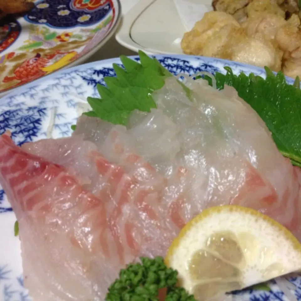 今日のお造りは鯛１９８円なり！
ん〜
キクマサロックに効くぅ〜
(=^ェ^=)|うぉずさん