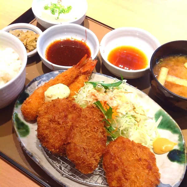 がっつり！！(｡>∀<｡)
ヒレかつとエビフライの定食！！|ぃちさん