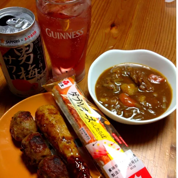 うち呑み〜( ´ ▽ ` )ﾉ
炙り牛タン入りつくね、タレつくね、ダブルチーズinしたらば、家カレー
家カレー意外と辛くていい感じ〜(｡>∀<｡)|ぃちさん