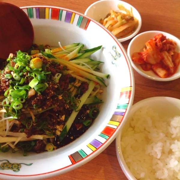 新メニュー！！
ジャージャー麺これうっま(｡>∀<｡)
今度は辛くしてもらおーっと！|ぃちさん