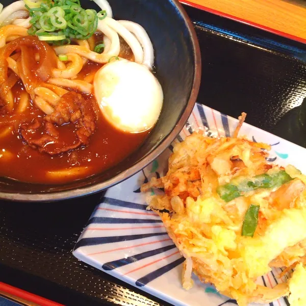 今月のサービスうどん(温玉カレーうどん)
イカとエリンギのかき揚げ|ぃちさん