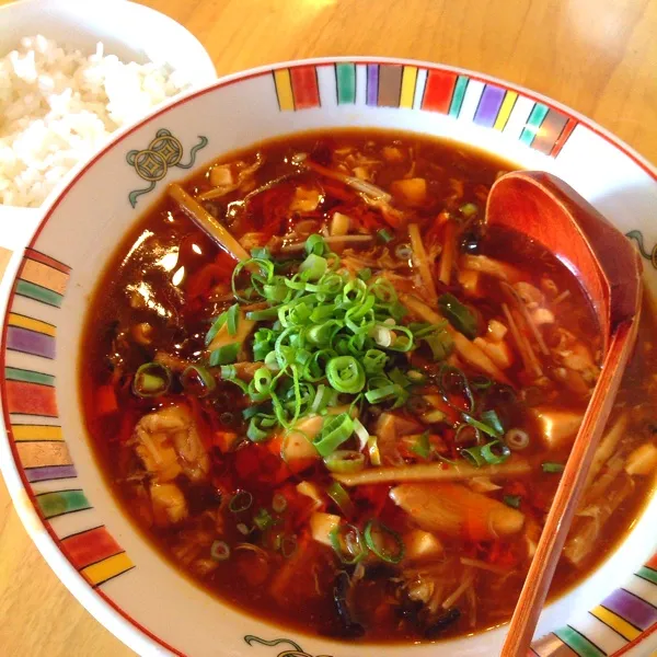 いつもの酸辣湯麺(2辛)...のはずなんだけど、
お酢入れ忘れ？全然酸っぱくなかった〜(T ^ T)
ので、お酢ガンガン入れたらいつもの酢辣湯麺になりました♪( ´▽｀)|ぃちさん