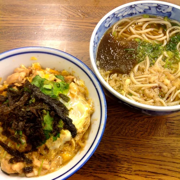 今日は出前〜！
親子丼&そばセット|ぃちさん