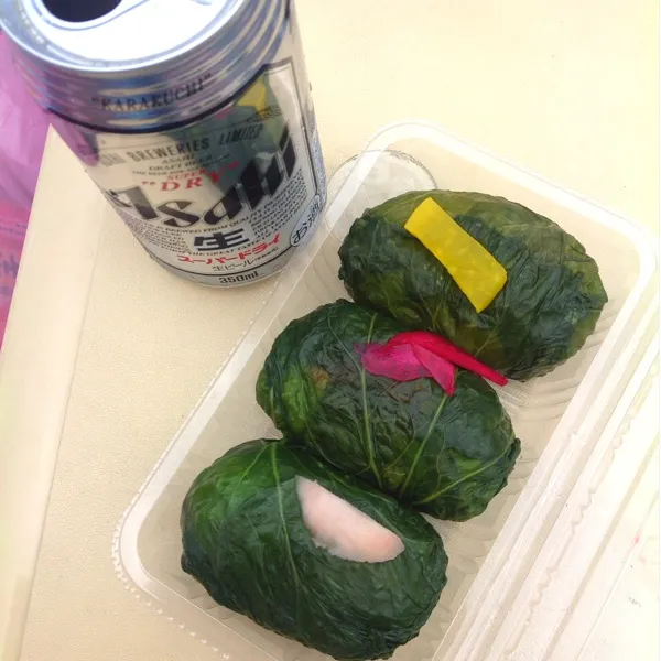 Snapdishの料理写真:またまた来たよ！谷瀬の吊り橋♪( ´▽｀)
めはり寿司とビール！
うまーーーっ(｡>∀<｡)|ぃちさん