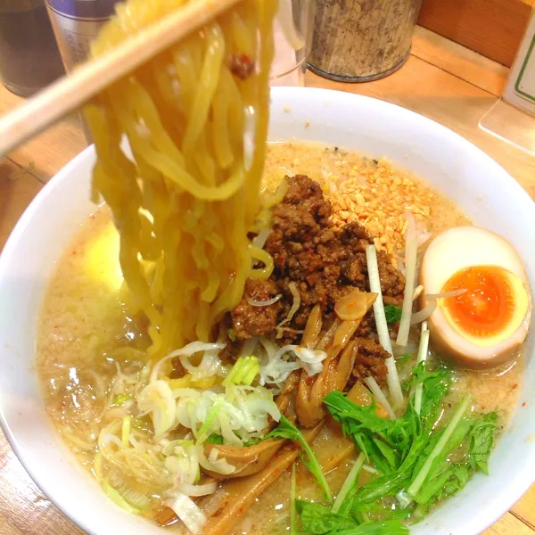 味噌バターラーメン(こってり背脂)
おつまみセット&餃子&生ビール
久々の東京で深夜のこってりやり過ぎた(｡-_-｡)
この店、麺が旨かった！！次はつけ麺にしよーっと♪( ´▽｀)|ぃちさん