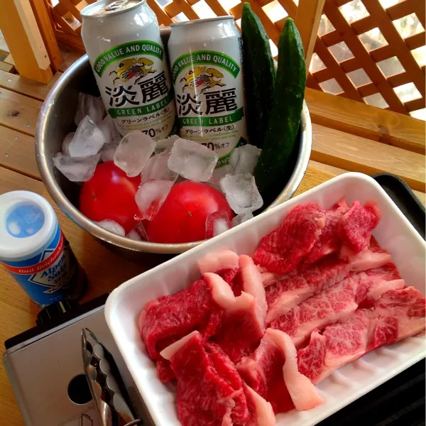 日曜の昼は庭でBBQ♪( ´▽｀)
伊賀牛うまーーーー(｡>∀<｡)
トマト&キュウリうまーーーー(｡>∀<｡)
グリーンラベルうまーーーー(｡>∀<｡)|ぃちさん