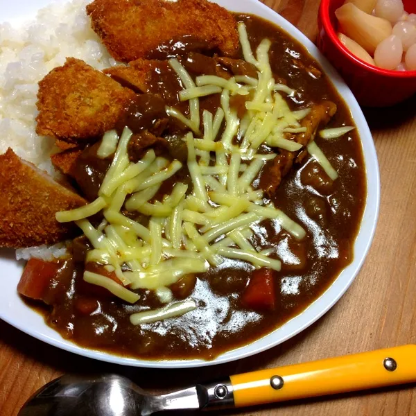 一口カツカレーにチーズトッピング！
家のカレーにチーズトッピングしたの初めてかも...めちゃうまーーー(｡>∀<｡)|ぃちさん