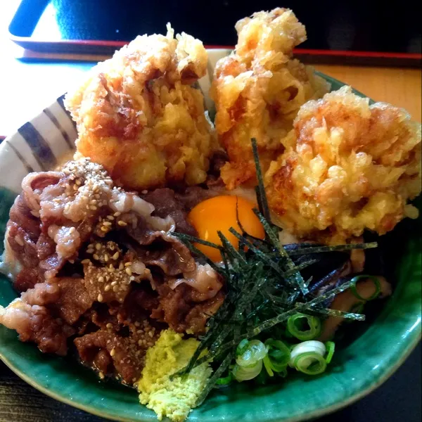 スタミナ生醤油うどん(黒毛和牛肉・とり天・とろろ入り)ビッシバシ冷麺で( *'ｗ')b
あーお腹いっぱい美味しかった(●'ｗ'●)
あっ...うどんが見えないσ(^_^;)|ぃちさん