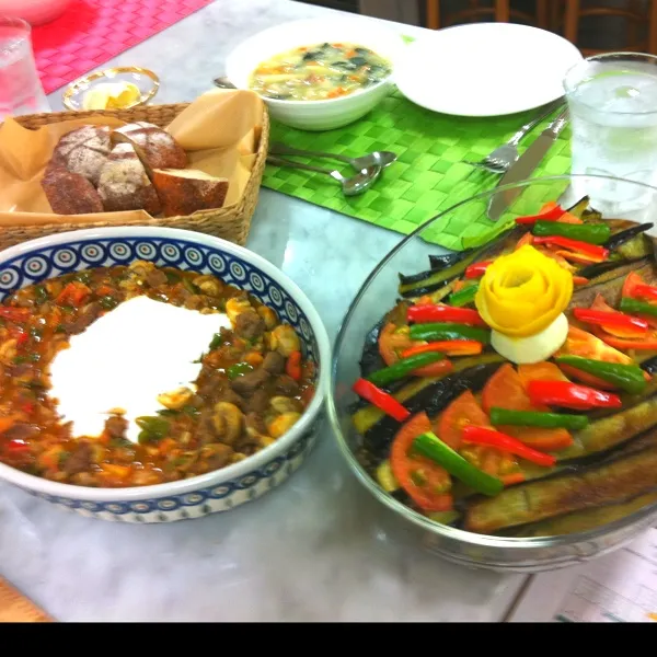 料理教室で作ったトルコ料理です。先生が作ったレモンの花が素敵！です。羊肉も入ってますが、全くクセがなく、美味しかったです。|Etsukoさん