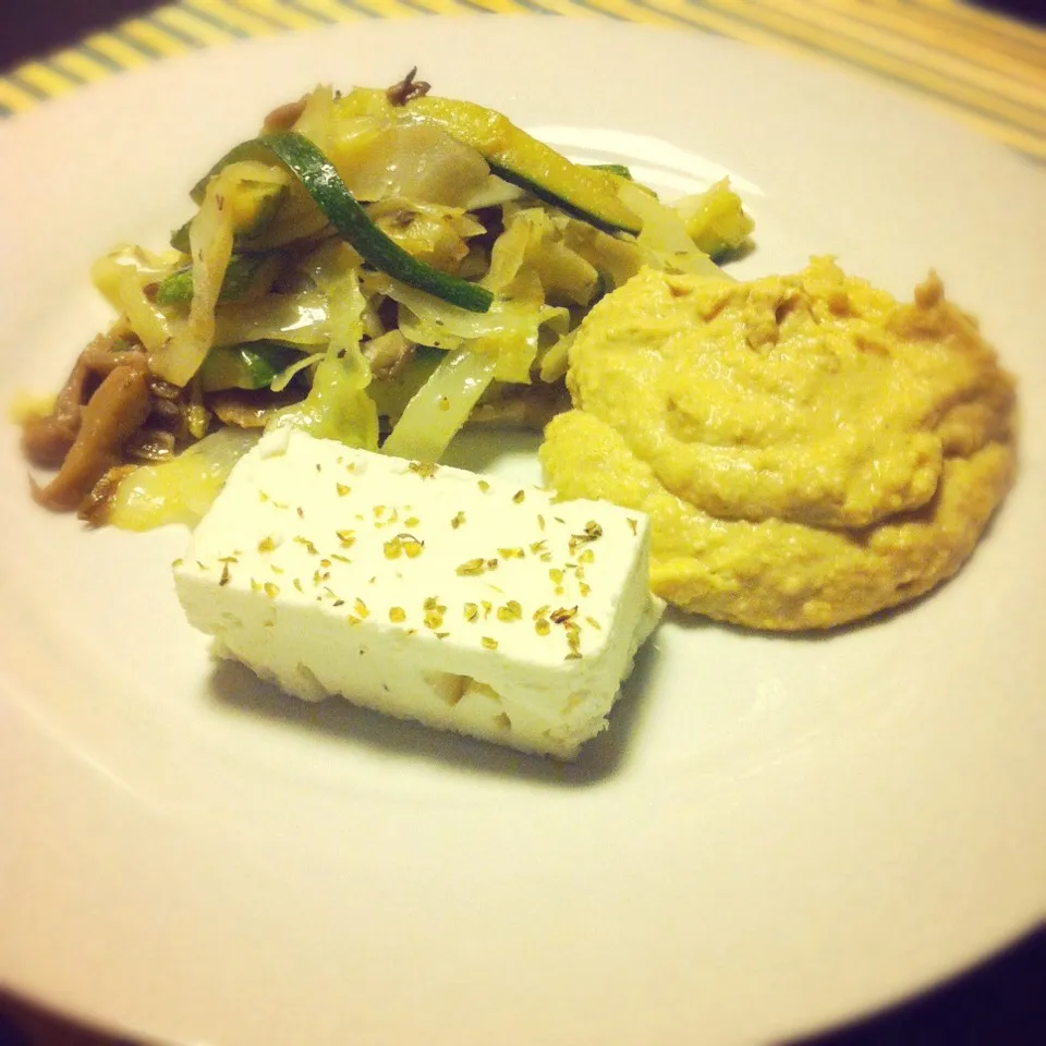 Snapdishの料理写真:Feta, hummus, cabbage zucchini & mushroom stirfry|Stefan Labuschagneさん