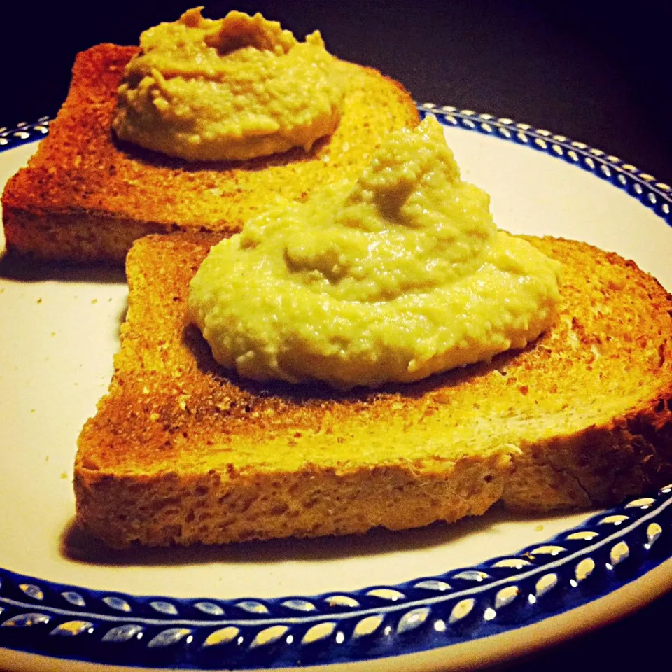 Toast with cumin hummus|Stefan Labuschagneさん