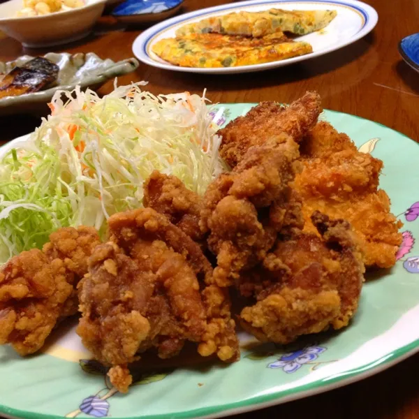 唐揚げとオムレツ、マカロニサラダに鯖の塩焼き、釜飯( ^ω^ )今夜は宴会です☆|yuuki-rionさん