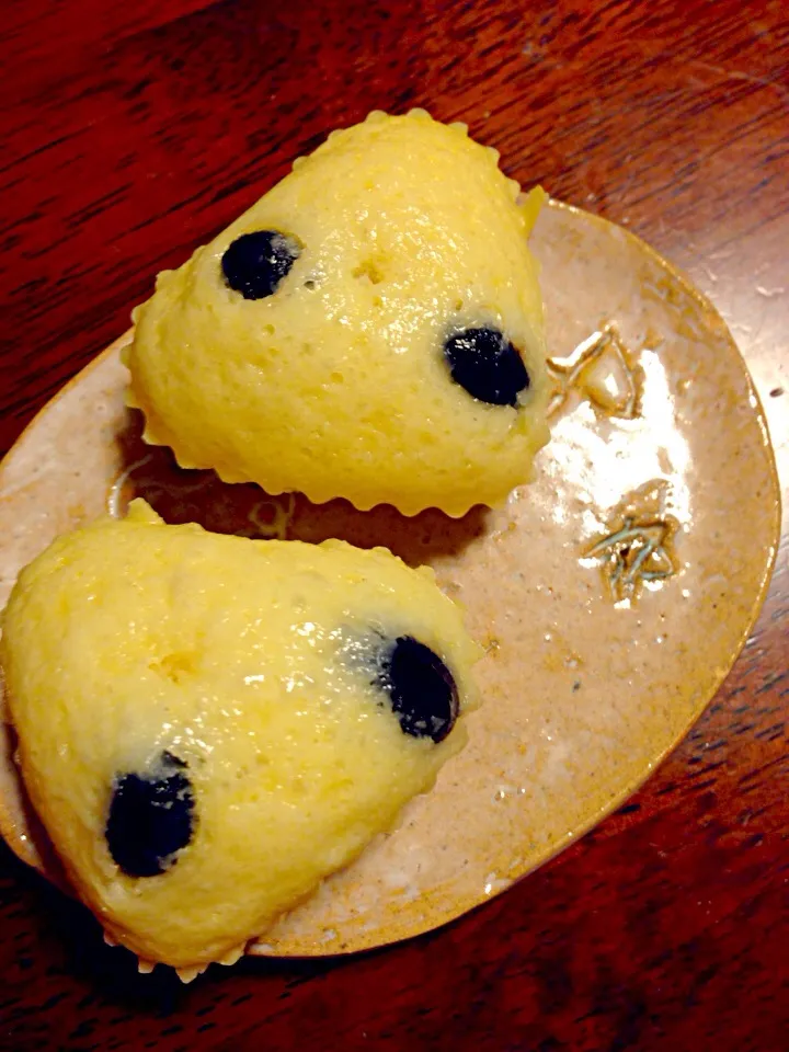 Snapdishの料理写真:黒豆入り蒸しパン(*◎ｖ◎*)|さくたえさん