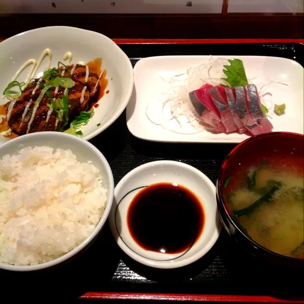 いつものごはんやさんのCセット
今日はメンチカツ&はまちの刺身
大根サラダ・炒り卵・かぼちゃの煮物は食べ放題(写真ないけど...)デザートはみかん🍊|ぃちさん