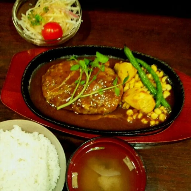 新しい店見つけた！ヽ(・∀・)ノ
ハンバーグランチ|ぃちさん