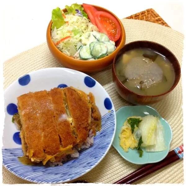 夕食⭐パパさんのリクエストでかつ丼！本当…好きだなぁ～(๑‾ ̫‾๑)੭ु⁾⁾·°
かつは西堀さんの♪♫♬|nonchiさん