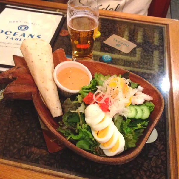 Snapdishの料理写真:全然お腹空いてなかったからサラダランチにしたけど美味しかった❤＋¥300でプレモル小が飲めます！！何ヶ国かのビールが飲めるのでスタッフさんオススメのハワイビールPRIMOもgkgk♪|nonchiさん