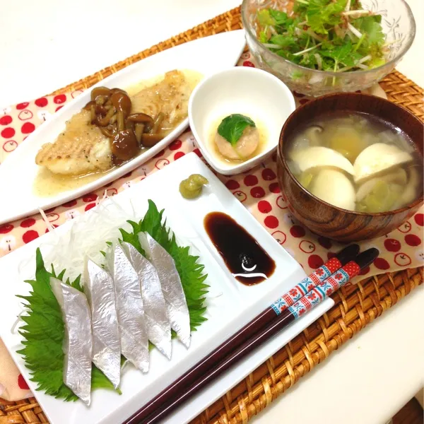 夕食⭐タチのお刺身＊カレイの唐揚げなめこ餡掛け＊海老しんじょう＊セルリーの和風サラダ＊白菜とキノコと豆腐のスープでした♪♫♬
( ´͈ ◡ `͈ )♡|nonchiさん