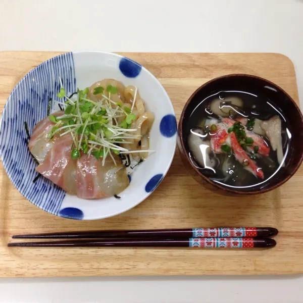 お昼は笠原将弘さんの万能しょうゆダレでミニ漬け丼(●´દ`●)美味しかった～♡ 
お刺身は親の夕食の残り物を貰っちゃった！
タレは砂糖をハチミツにしてみたり…|nonchiさん