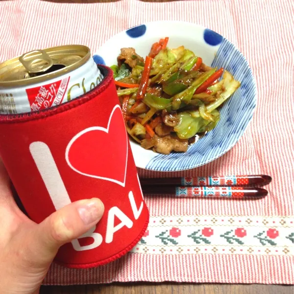 回鍋肉でビール(∩´͈ ᐜ `͈∩)･* 後はサラダと納豆ご飯。そしてお酒もちょっとだけ飲み比べ☆ どちらかと言えば原酒？の方が好みかもしれない… 
デサートはモンテールのシュークリーム♡コレ大好き♡|nonchiさん