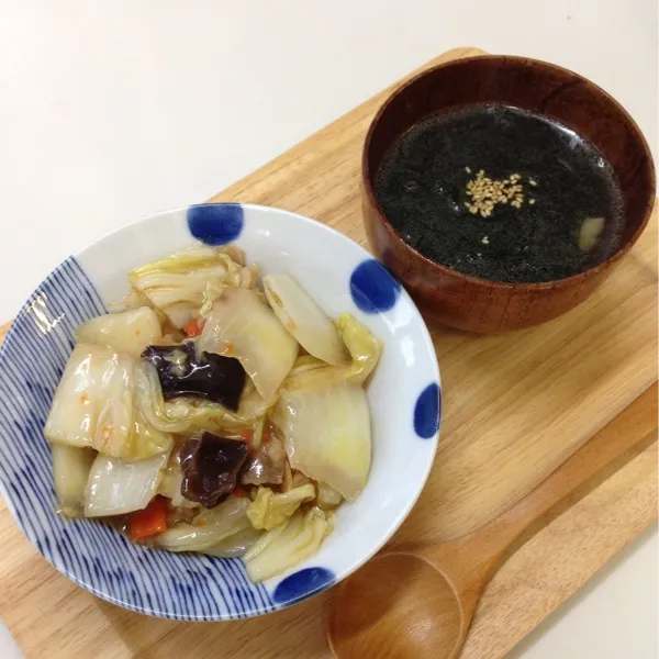 土曜日のお昼♪ 適当によそったから、私のトコには白菜の芯ばっかり盛り沢山になってしまった…( ･ัω･ั; )|nonchiさん